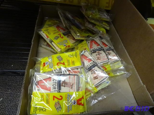 lot 82 image: Qty 14 NEW 2 packs (28 total) Victor Standard...