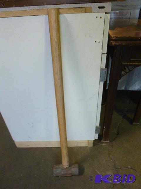 lot 121 image: 8 lb. Maul...