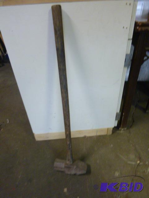 lot 122 image: 8 lb. Maul...