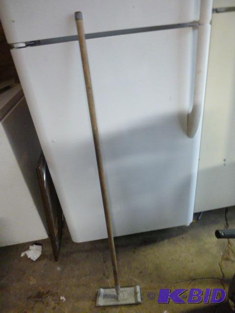 lot 124 image: Marshall Town Sheetrock Sander...
