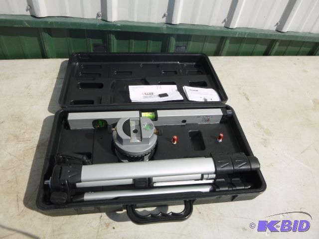 lot 15 image: Pro-Grade XL Laser Level With rotating mount ...