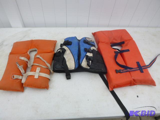 lot 182 image: 3 Child Life Jackets...