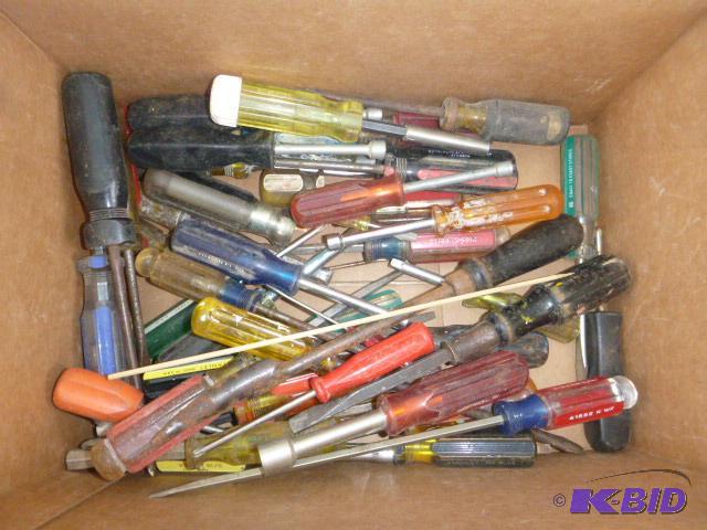 lot 184 image: Lot of Miscellaneous Screwdrivers and Nut Dri...