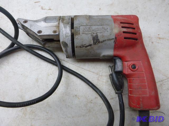 lot 204 image: Milwaukee 18 Gauge&nbspSheer Model #6950 - t...