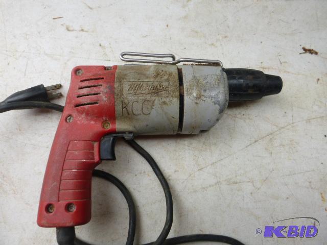 lot 205 image: Milwaukee Screw Shooter Model #6798-1 - teste...
