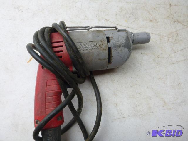 lot 206 image: Milwaukee Screw Shooter Model #6760-1 - teste...