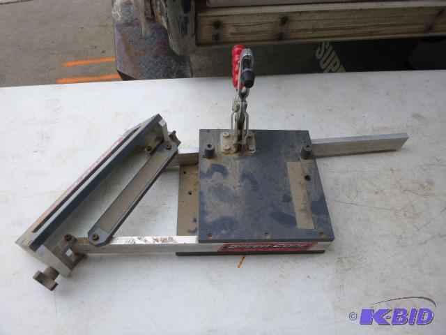 lot 215 image: Speed-Cope Jigsaw Coping Jig...