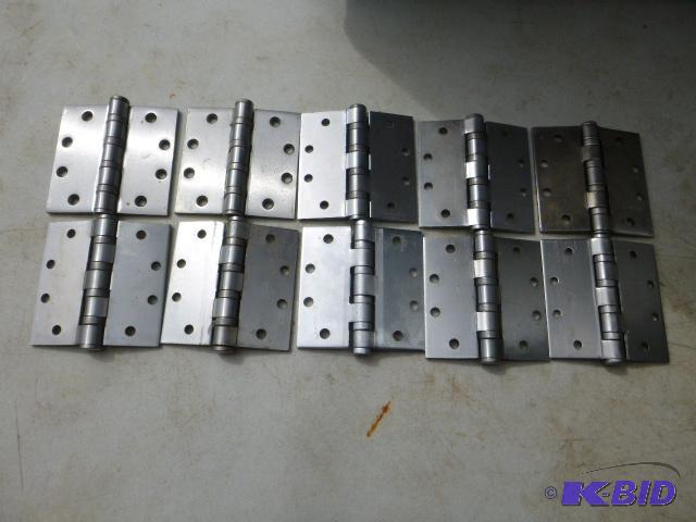 lot 225 image: 10 Heavy Duty Steel Hinges 4 12" X 4 1...
