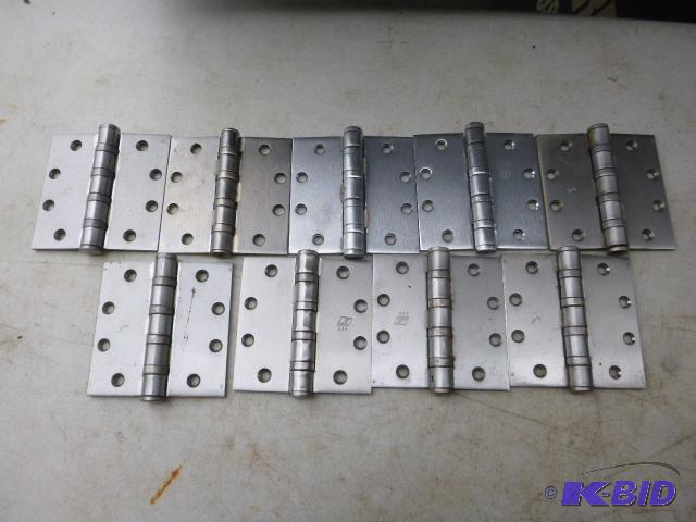 lot 226 image: 9 Heavy Duty Steel Hinges 4 12" X 4 12...