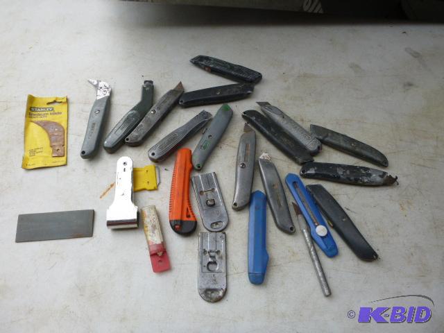 lot 235 image: Lot of Utility Knives...