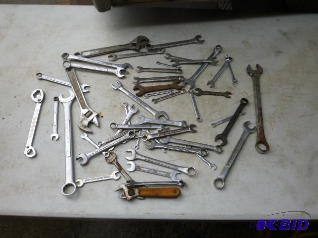 lot 240 image: Lot of Miscellaneous Wrenches SAE and metric....