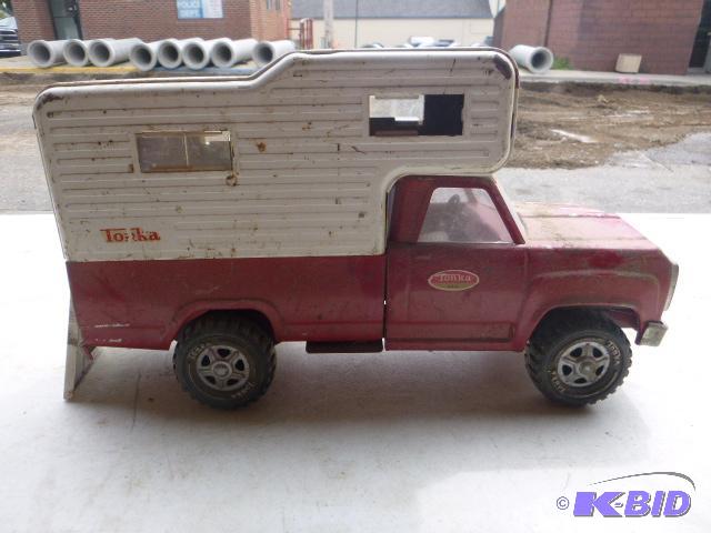 lot 259 image: Tonka Metal Truck and Camper...