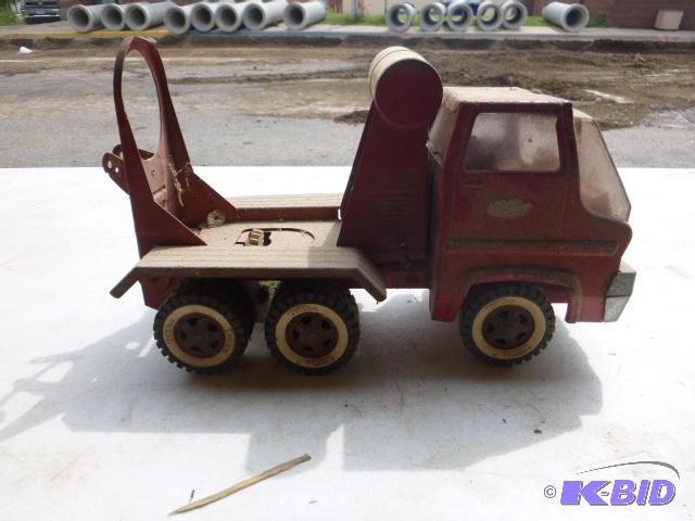 lot 260 image: Tonka Metal Cement Truck Missing barrel....