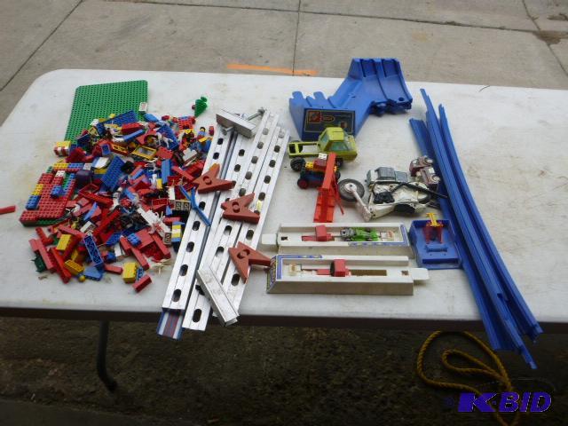 lot 262 image: Lot of Miscellaneous Toys...