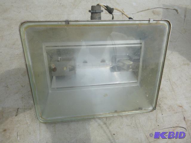 lot 27 image: Halogen Light 7" X 9"...