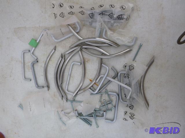 lot 285 image: Lot of Miscellaneous Cupboard and Door Handle...