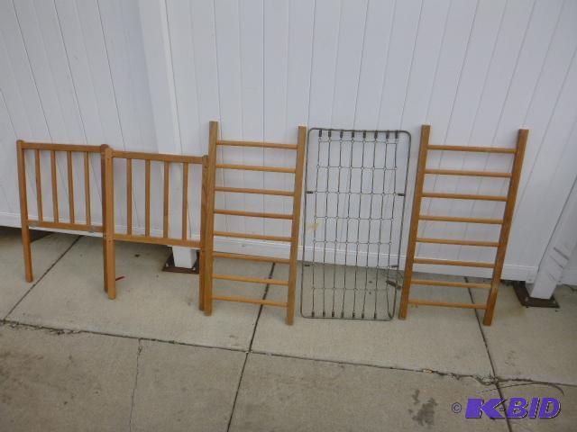 lot 288 image: Small Baby Crib 17" X 34"...