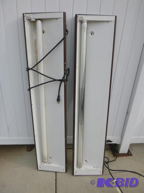 lot 289 image: 2 Fluorescent Under Cabinet Lights 48"...