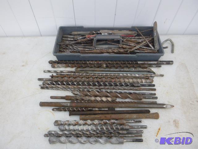lot 290 image: Large Lot of Miscellaneous Concrete Bits...