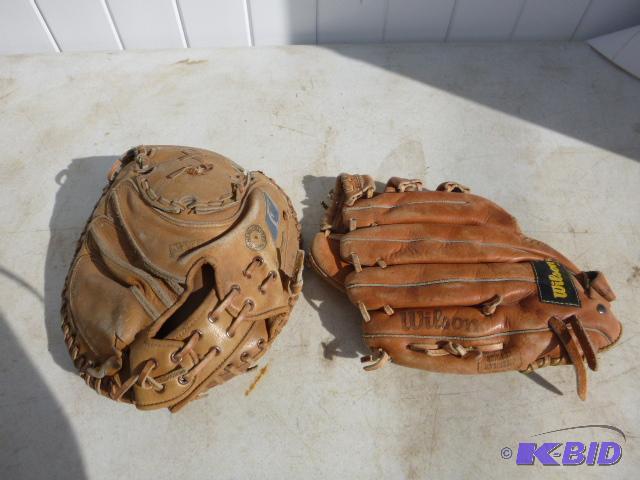 lot 298 image: Wilson THEA1000 Baseball Glove and Catchers ...