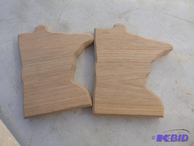 lot 303 image: 2 Wooden Minnesota Cut Outs 7" high....