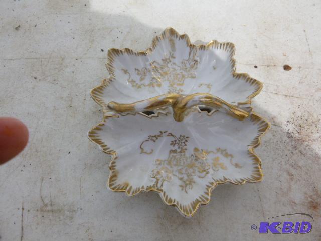 lot 319 image: Vintage Hand Painted Candy Dish...