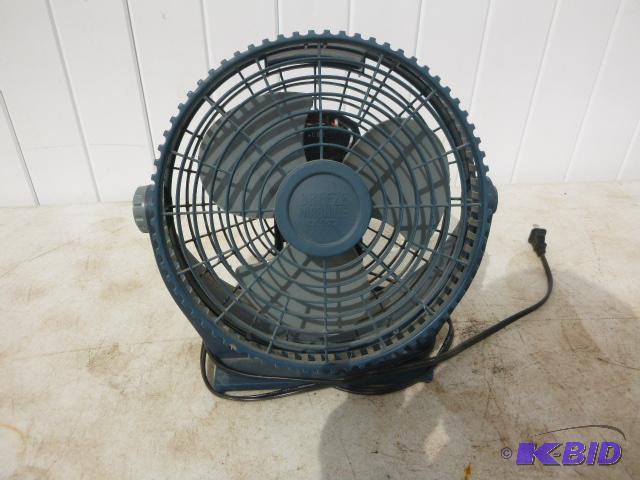 lot 357 image: Lasko Breeze Machine Fan 8" - tested and...