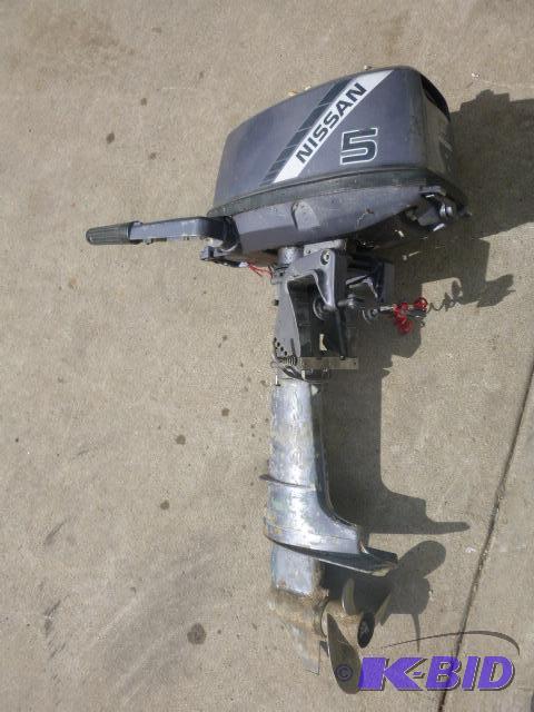 lot 372 image: Nissan 5 HP Outboard Motor Short shaft, inter...