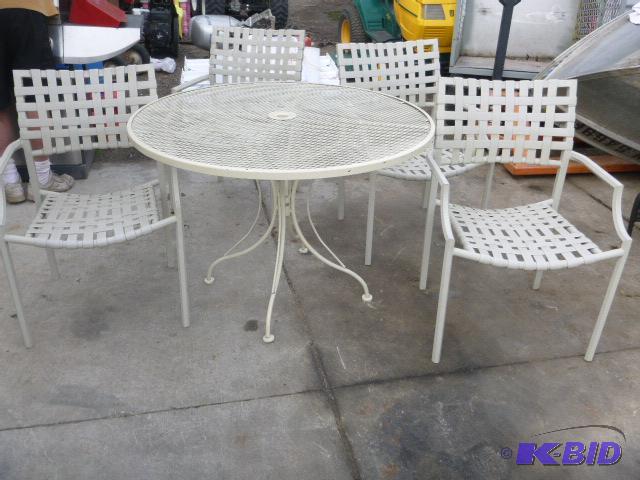 lot 377 image: Metal Patio Table and 4 Chairs 42" diame...