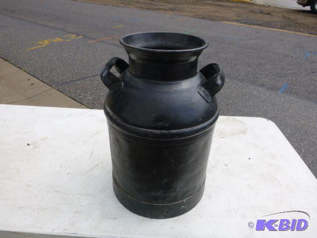 lot 39 image: Milk Can No lid....