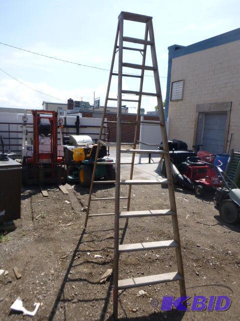 lot 43 image: 10 Foot Wood Step Ladder...
