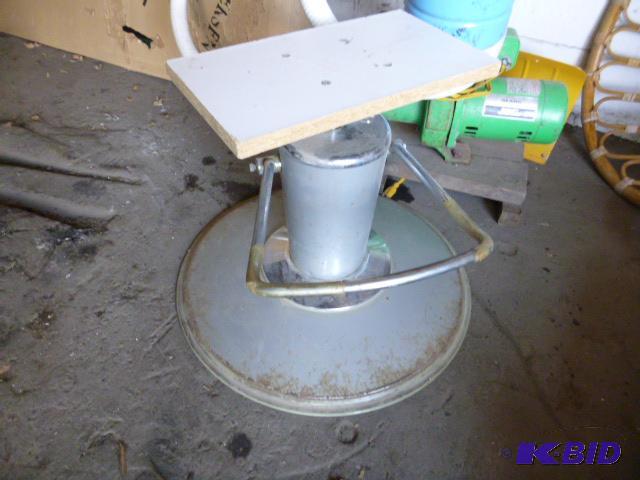 lot 49 image: Chair Lift Works...