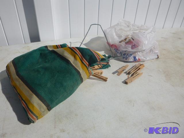 lot 79 image: Lot of Clothes Pins...