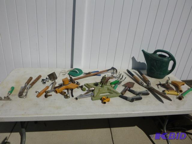 lot 86 image: Lot of Garden ToolsItems...