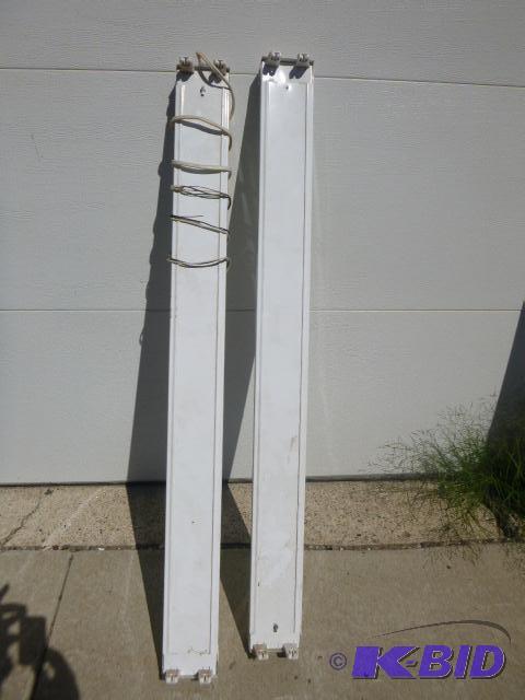 lot 89 image: 2 Four Feet Fluorescent&nbspLights...