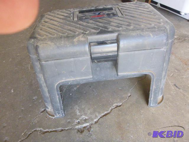 lot 92 image: Rubbermaid Stool with Storage...