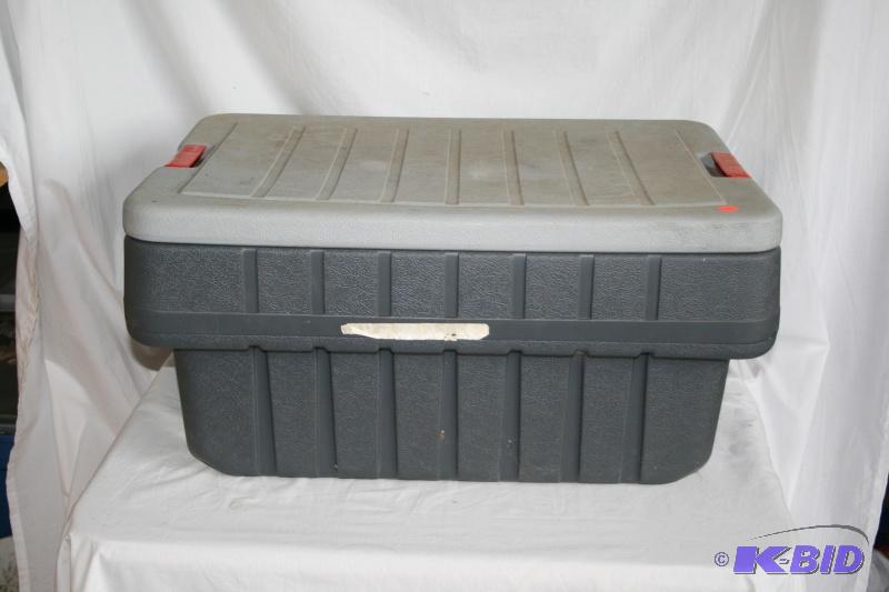 Plastic bintool box, locks closed, 26&quot ...