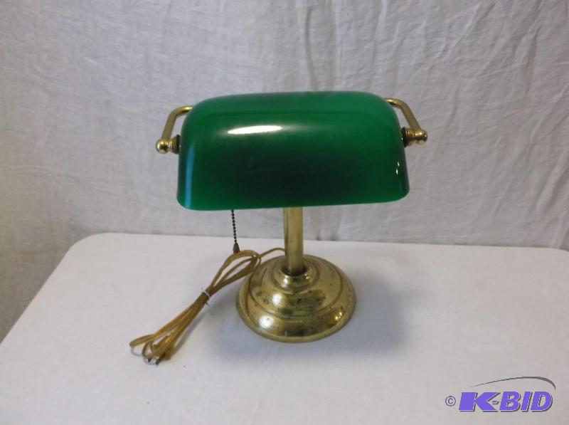 lot 27 image: Nice desk lamp tested works....
