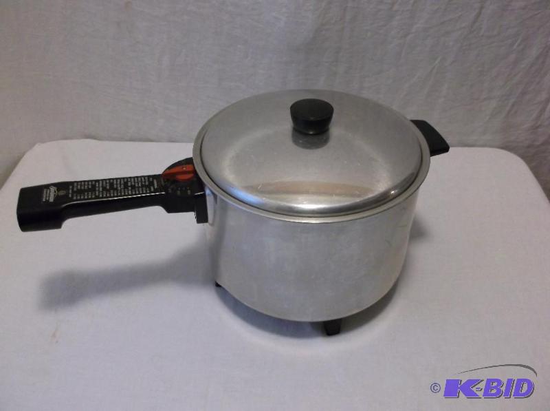 lot 38 image: Sunbeam saucepan with thermostat control appe...