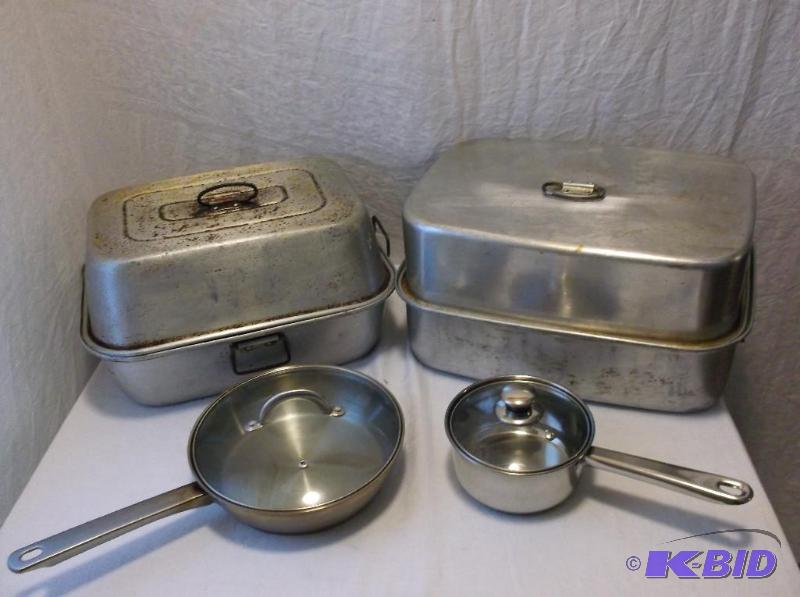 lot 41 image: Nice lot with 2 roasters frying pan & sma...
