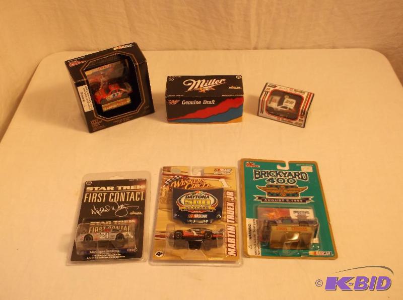 lot 46 image: Collectable limited edition diecast 164 cars...