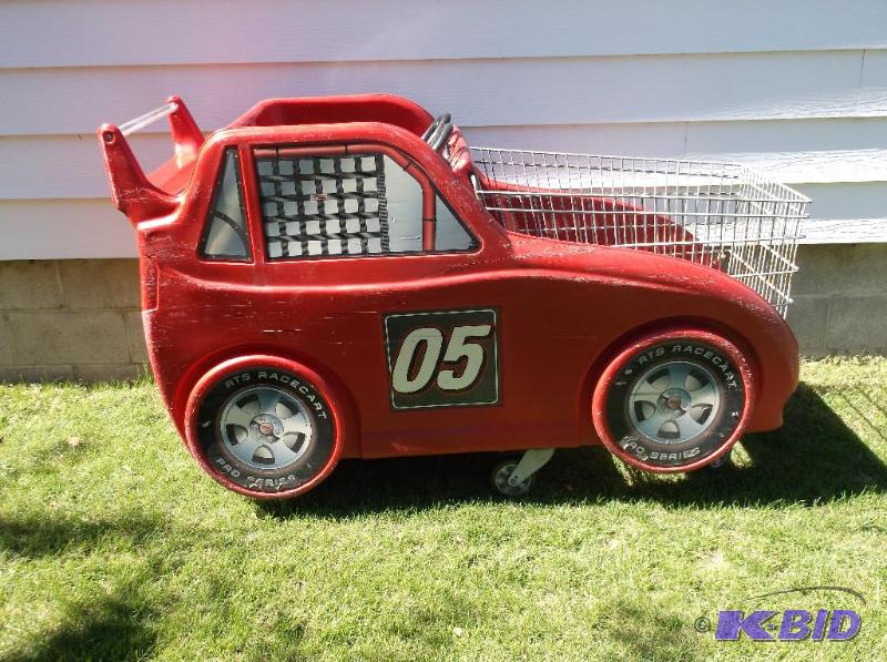 lot 59 image: Large race car shopping cart measuring 25&quo...