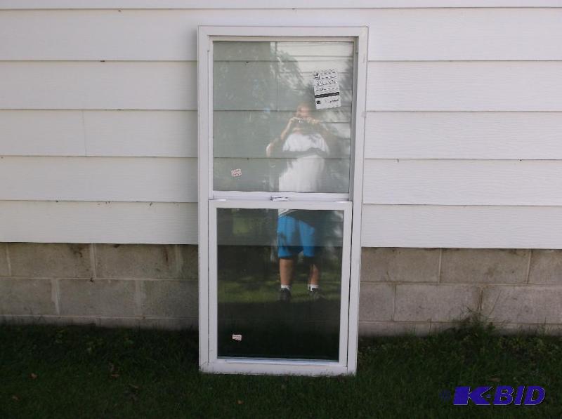 lot 62 image: Thermo Tech 7100 single hung window with 272 ...