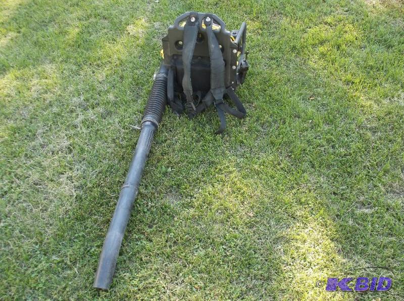 John Deere BP40 backpack leaf blower tested w... St Cloud 14 Mounts