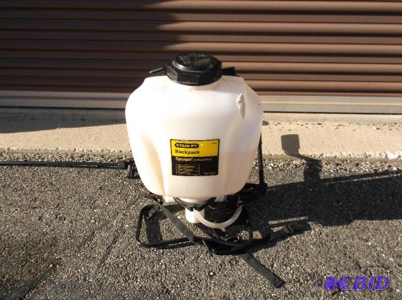 lot 67 image: Black & Decker back pack sprayer missing ...