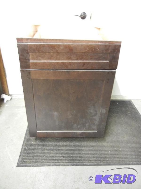 lot 40 image: 24 Base Cabinet