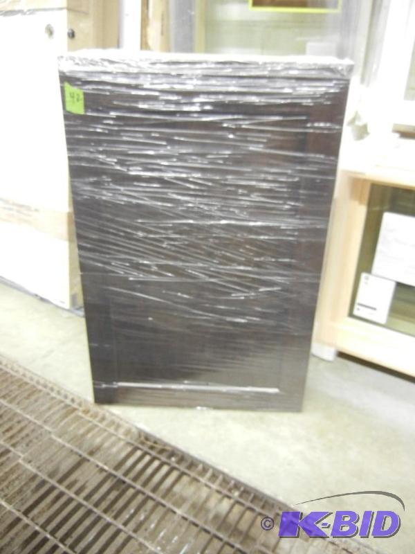 lot 42 image: 24 x 36 Upper Cabinet w Single Door