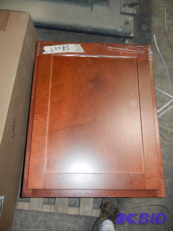 lot 62 image: 24 x 30 Upper Cabinet