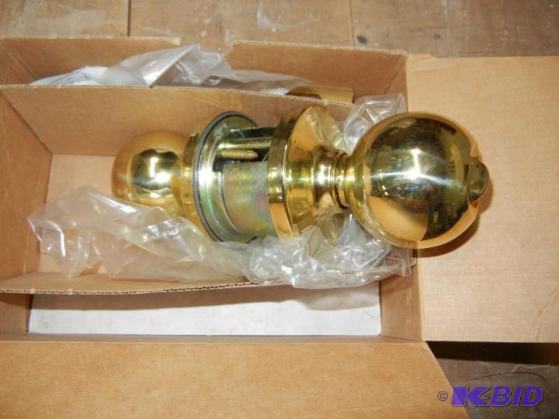 lot 89 image: Kwikset Titan Bright Brass Privacy Knob