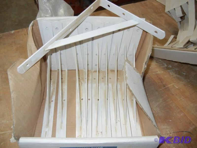 lot 91 image: Heavy Duty Shelf Brackets